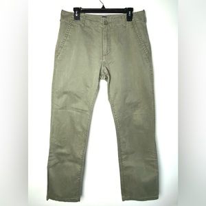 GAP Men's Lived-in Straight Green/Olive Khakis Size 32 x 32